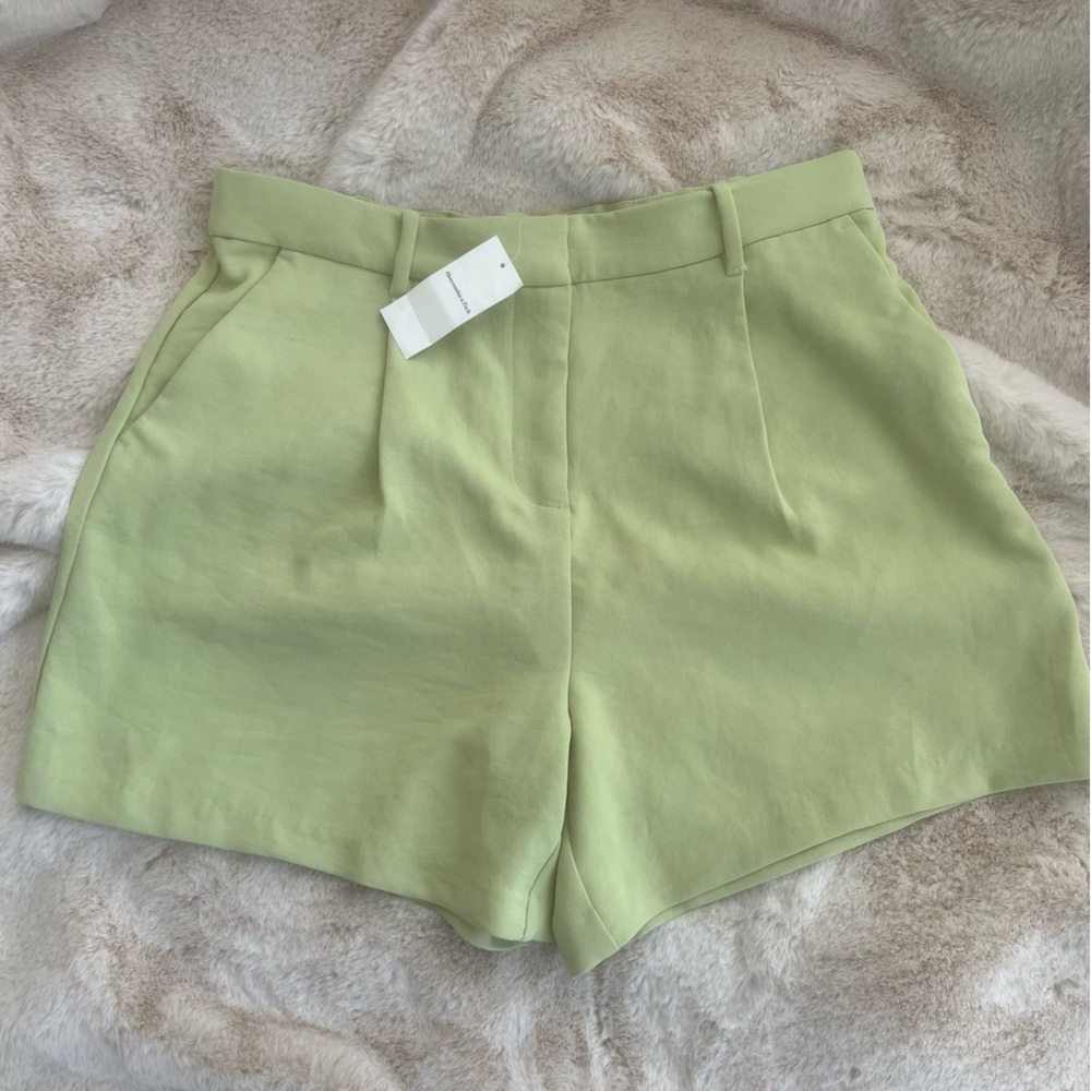 ABERCROMBIE HIGH RISE MID LENGTH SHORTS M